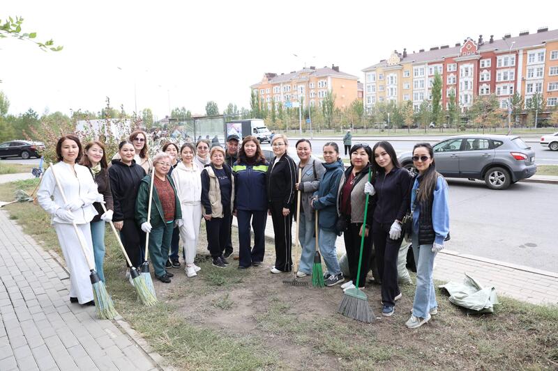 Коллектив Министерства просвещения принял участие в субботнике в рамках республиканской экологической акции «Таза Қазақстан»