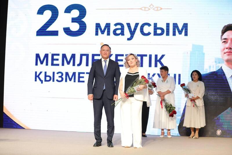 В Мангистау ко Дню государственного служащего наградили лучших отрасли