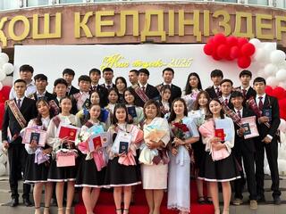 Вручение аттестатов выпускникам 2025 года