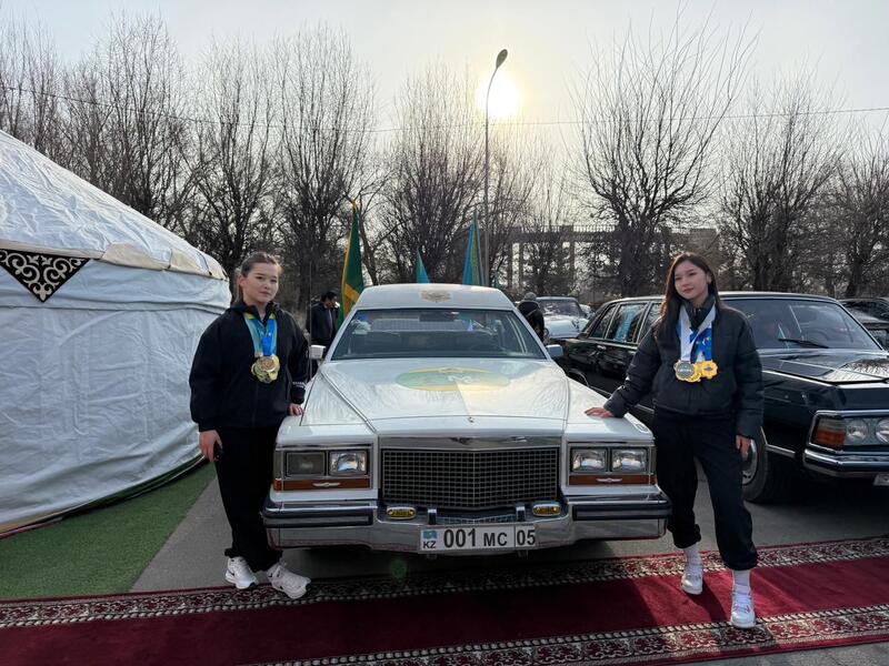 Автопробег на ретро-автомобилях организовали в Қонаеве в день референдума