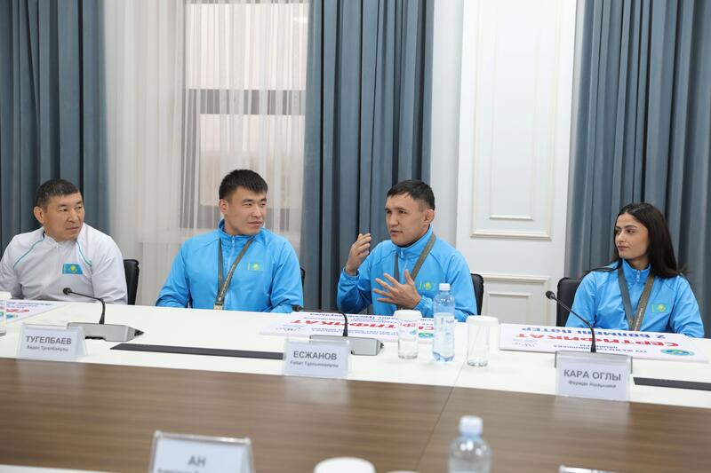 Ербол Карашукеев вручил призёрам XXV летних Сурдлимпийских игр сертификаты на квартиры