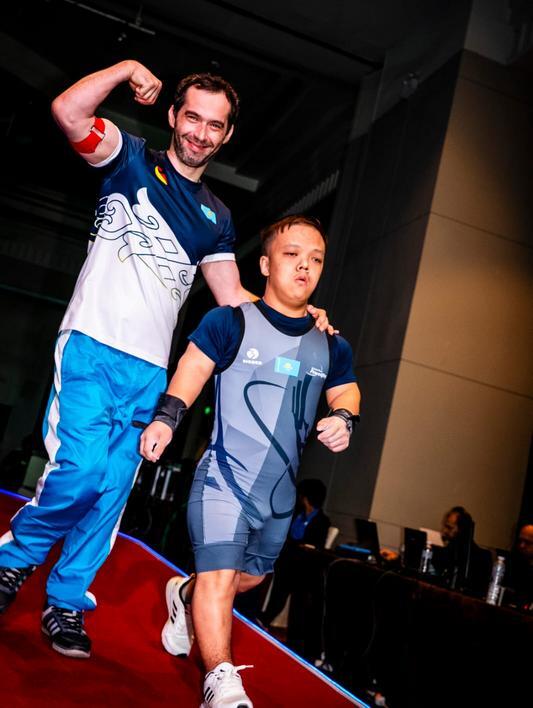 Историческое золото: карагандинец победил на чемпионате Азии по парапауэрлифтингу