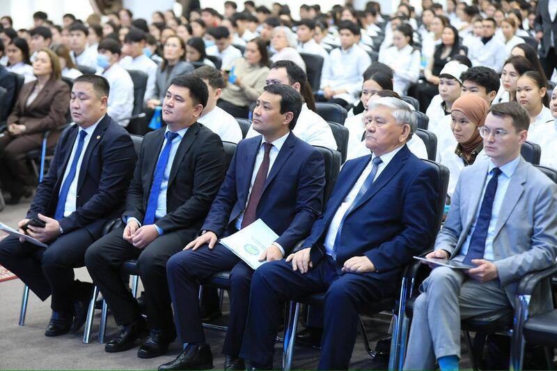 В Актобе авторы QazVac и эксперты в сфере медицины обсудили с будущими врачами национальные ценности