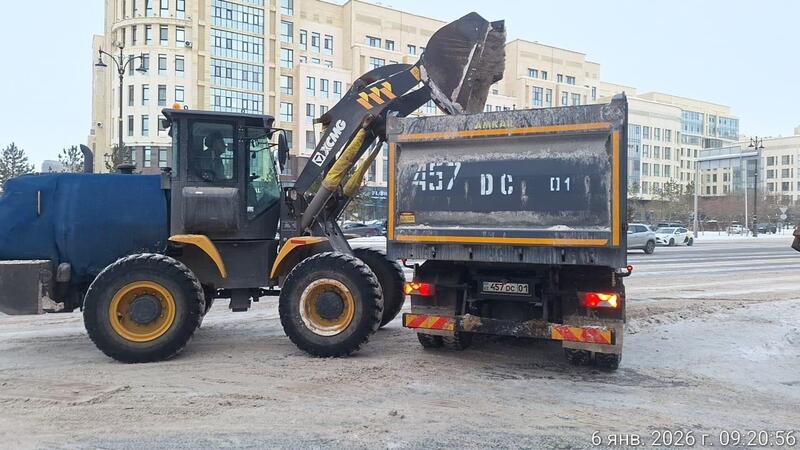 В Астане для очистки города от снега задействовано более 1 800 единиц спецтехники