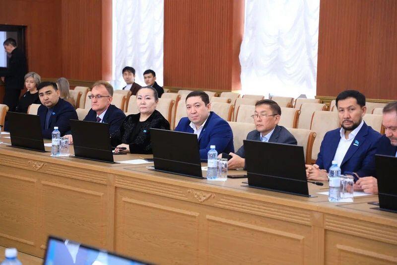 Депутаты утвердили инвестплан и уточнили бюджет Карагандинской области на 2026 год