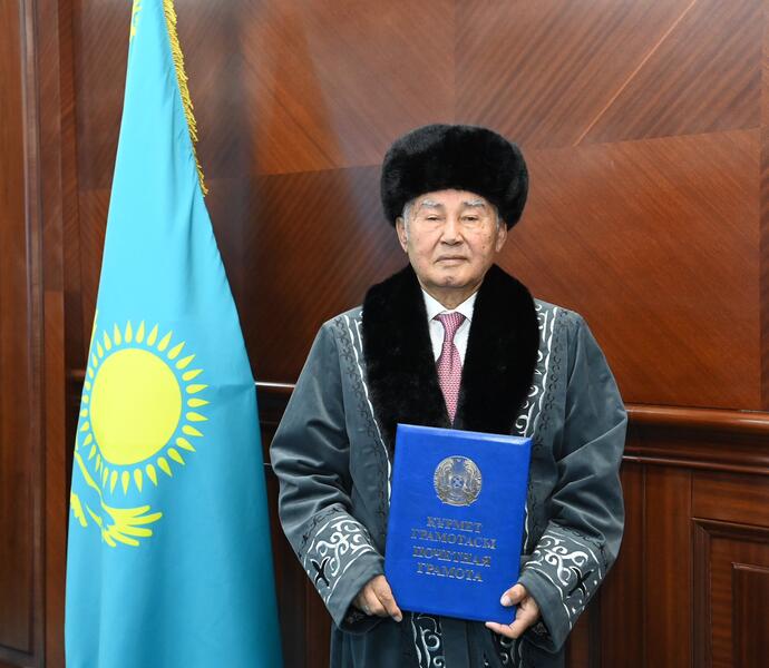 Государственному и общественному деятелю Бакбергену Досманбетову 80 лет