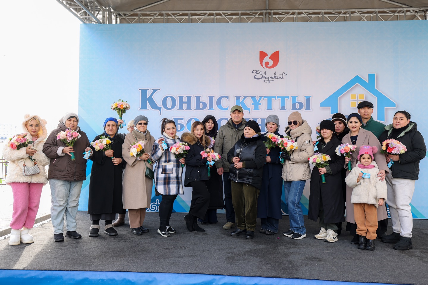 В МИКРОРАЙОНЕ «ТҰРАН» 24 СЕМЬИ ПОЛУЧИЛИ АРЕНДНОЕ ЖИЛЬЁ