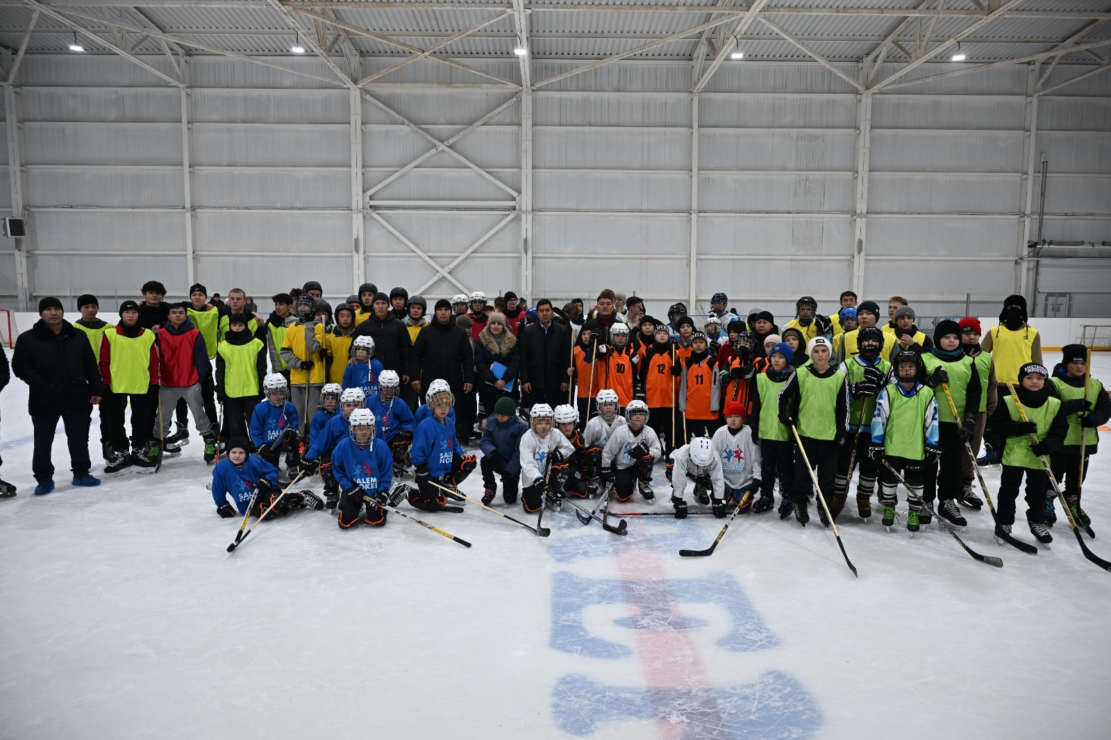 В Талдыкоргане прошёл открытый чемпионат по хоккею с шайбой среди подростков