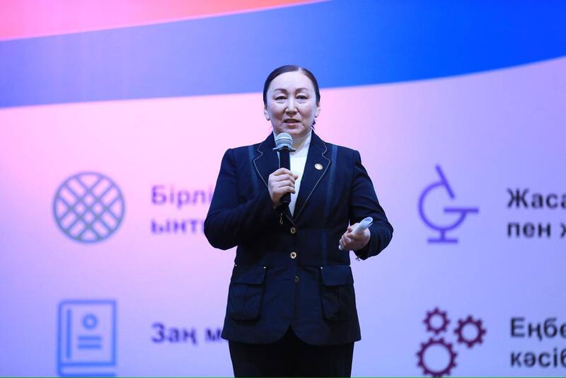 В Актобе авторы QazVac и эксперты в сфере медицины обсудили с будущими врачами национальные ценности