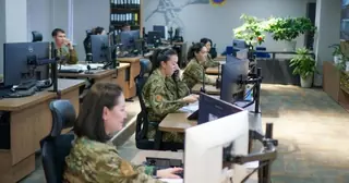 Более трех тысяч звонков в сутки: как работают диспетчеры службы 112 в Астане