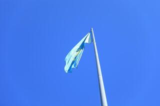 В Актобе в День Республики состоялась церемония поднятия Государственного флага