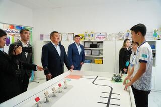 Марат Ахметжанов встретился со школьниками из села Кызылагаш, покорившим Италию своими роботами