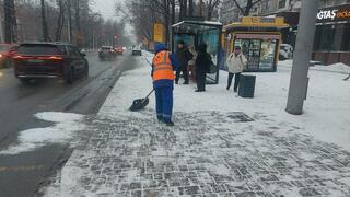 В Алматы организовано круглосуточное дежурство по контролю за работами по уборке снега