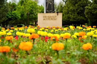 ТУРКЕСТАН: В КЕНТАУ СИСТЕМАТИЧЕСКИ ВЕДУТСЯ РАБОТЫ ПО БЛАГОУСТРОЙСТВУ И ОЗЕЛЕНЕНИЮ