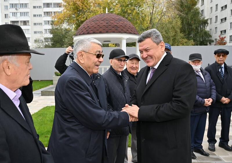 В честь Дня пожилых людей аким области встретился с ветеранами