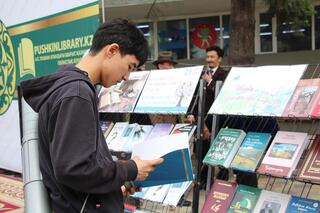 В Усть-Каменогорске состоялось мероприятие «Open Library: Библиотека под открытым небом»