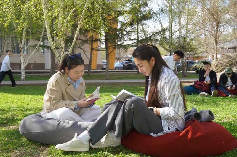 В Астане отметили Национальный день книги: «Кітап FEST» собрал любителей книг и искусства