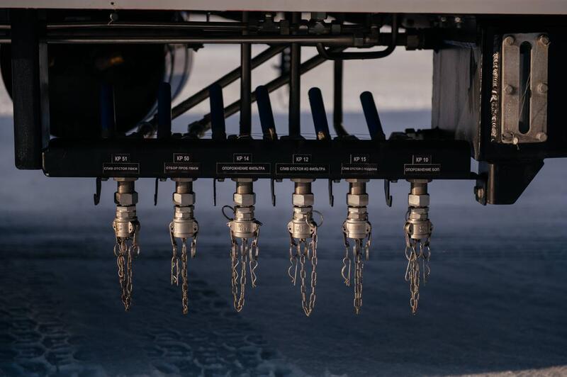 Новый топливозаправочной автомобиль прибыл в аэропорт Актобе