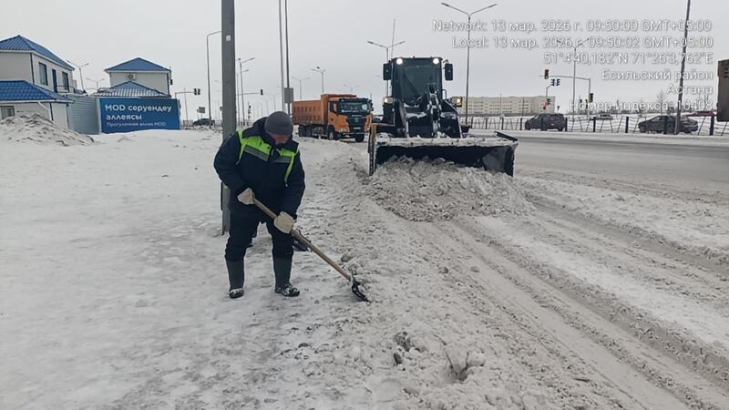 Более 1 800 единиц спецтехники задействовано в снегоуборочных работах в Астане