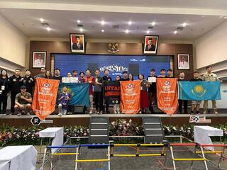 Школьники Семея завоевали награду на чемпионате по робототехнике в Индонезии