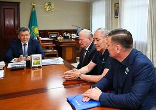 Аким СКО встретился с депутатами Сената и Мажилиса