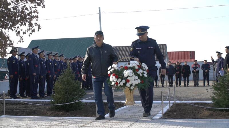 Открытие мемориальной доски погибшему пожарному в Павлодарской области