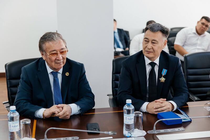 В Атырау 21 медработников получили ключи от служебных квартир