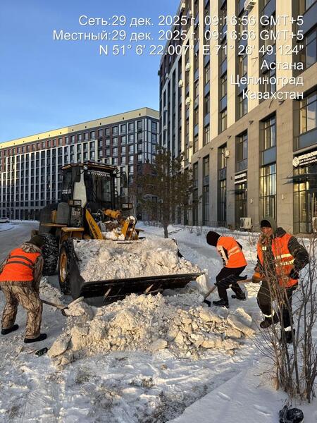 Почти 3 000 дорожных рабочих и свыше 1 400 единиц спецтехники задействованы в снегоуборочных работах в Астане