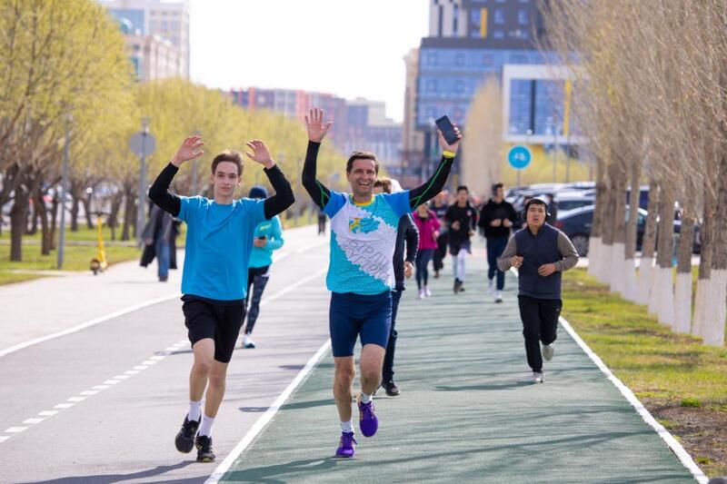 «Таза Қазақстан»: около 1200 человек приняли участие в акции по уборке территории на открытии бегового сезона в Астане