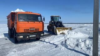 В Жанааркинском районе ведутся работы по очистке улиц от снега и талой воды