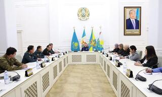 Министр обороны и Главный военный прокурор встретились с представителями Комитета солдатских матерей «Аналар жүрегі»