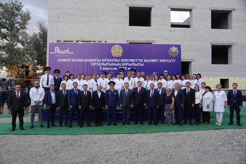 В области Абай Генеральный Прокурор открыл здание прокуратуры и заложил капсулу памяти на месте строительства медико-социального центра