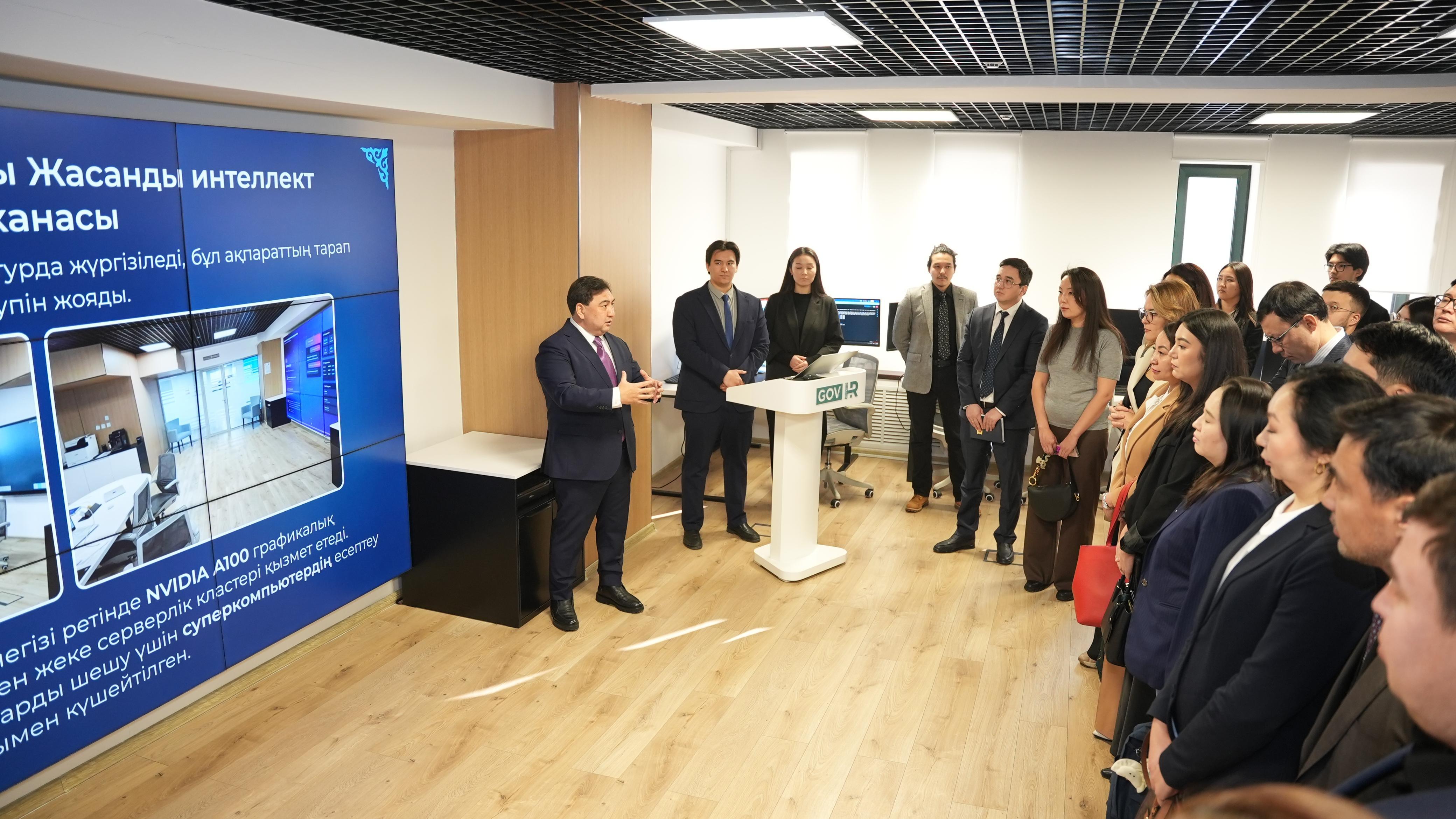 Председатель Агентства Дархан Жазықбай встретился со слушателями «Школы аналитики»