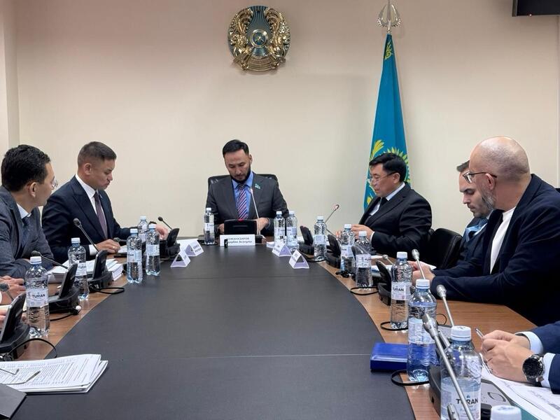 Открытый диалог с бизнесом: МНЭ обсудило применение специальных налоговых режимов с партией «Respublica» и бизнес-сообществом