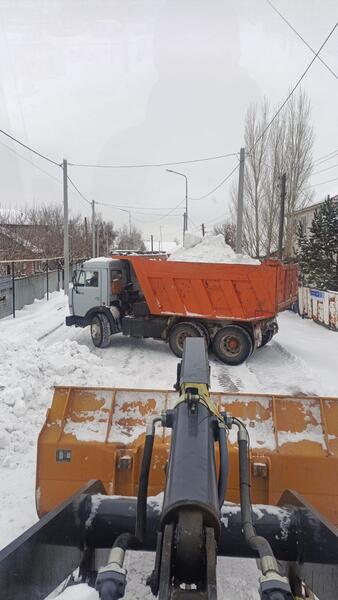 Свыше 3 тысяч рабочих и более 1800 единиц техники: в Астане продолжается круглосуточная очистка от снега