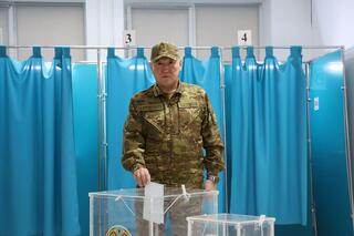 Министр обороны одним из первых проголосовал на выборах в Курултай