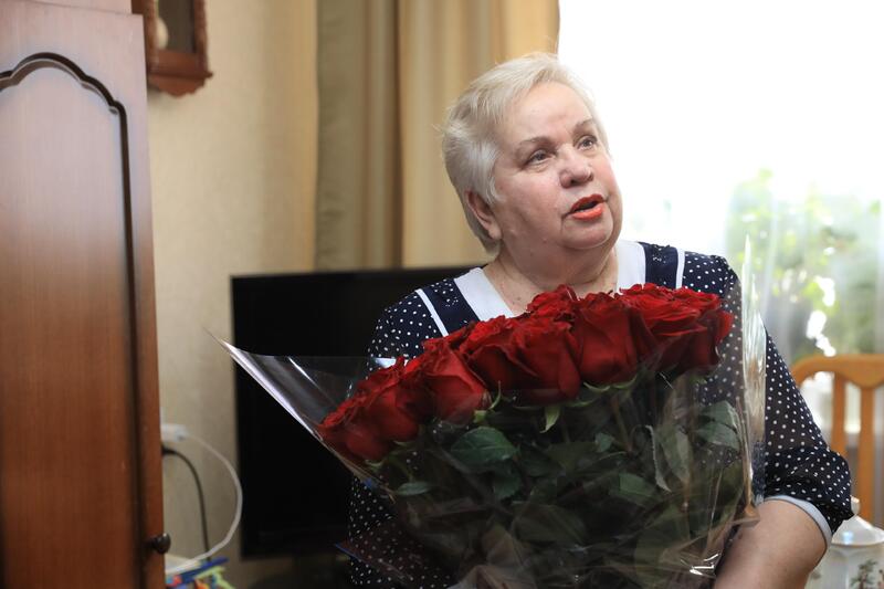 Асхат Шахаров в честь 8 Марта посетил дома актюбинок, внесших вклад в развитие области