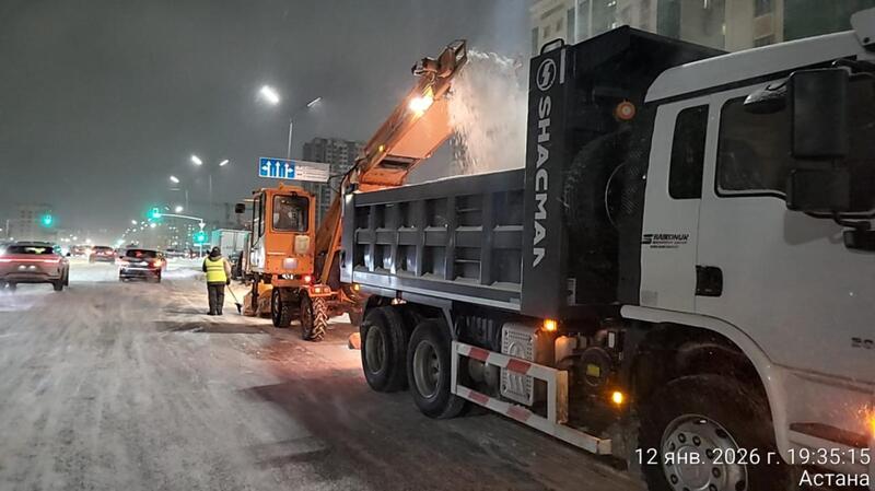 Почти 50 тысяч кубометров снега вывезли за день из Астаны