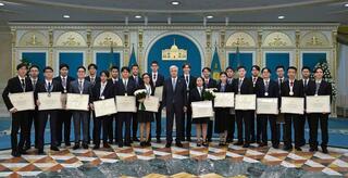 Победителей и призёров международных школьных олимпиад из Караганды наградил Президент страны