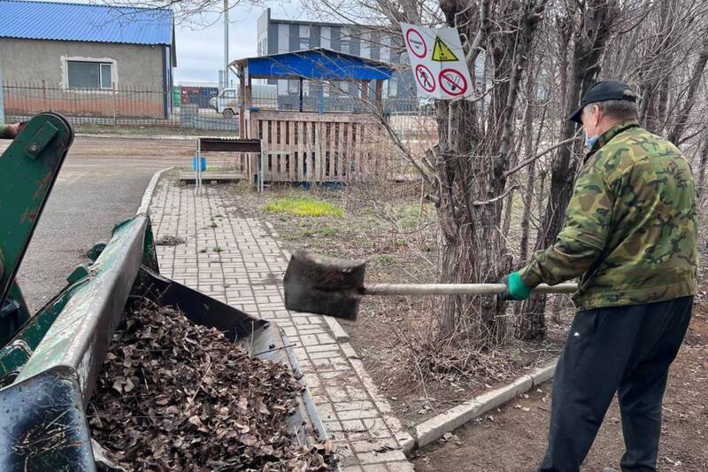 «Таза Қазақстан»: в Астане сотрудники предприятий приняли участие в экологической акции