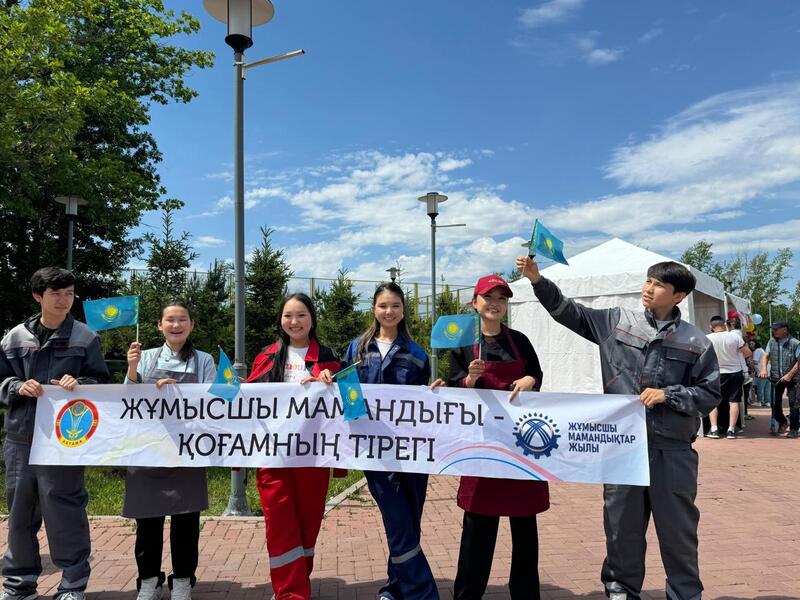 Год рабочих профессий: велопробег «От Алтая до Урала» дошел до Астаны