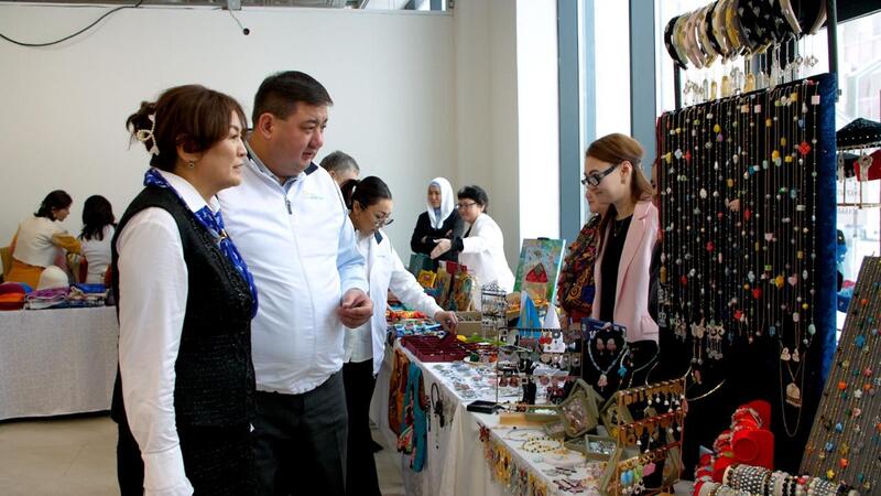 Масштабную акцию в поддержку новой Конституции накануне 8 марта провели в Астане