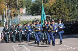 В Алматы курсанты военного вуза присягнули на верность Родине