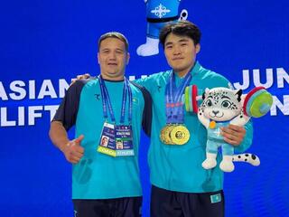 Именитые столичные спортсмены поздравили казахстанцев с Днём спорта