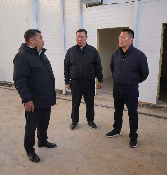 Аким области Асаин Байханов посетил село Кеменгер Павлодарского района, где ознакомился с реализацией крупных инвестиционных проектов и проверил ход строительства физкультурно-оздоровительного комплекса