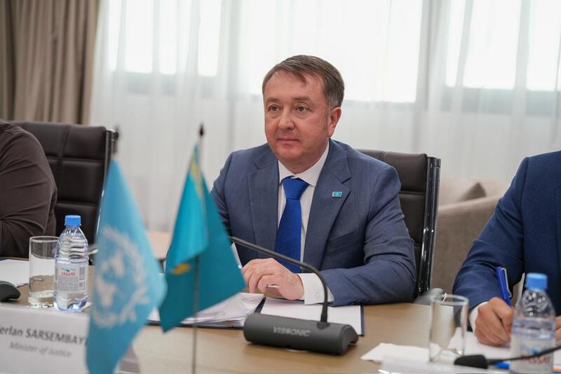 Министр юстиции Республики Казахстан Ерлан Сарсембаев провёл встречу с Постоянным координатором ООН в Казахстане Саранго Раднарагча