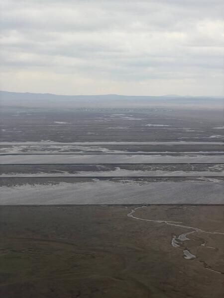 Аким области Асаин Байханов совершил облет Баянаульского района, ознакомился с ходом сброса воды с водохранилищ «Акжар» и «Каратока» Карагандинской области, а также оценил состояние лиманов