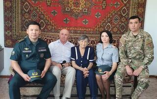 Спасатели поздравили тружеников тыла с Днем Победы