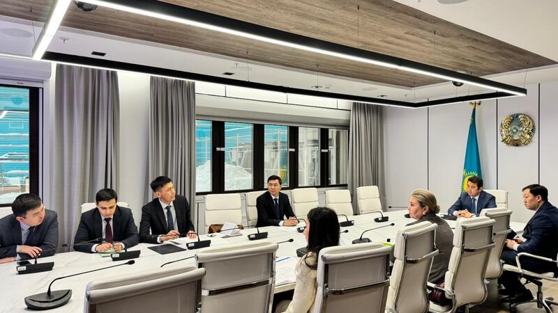 Айдарбек Сапаров провел личный прием граждан