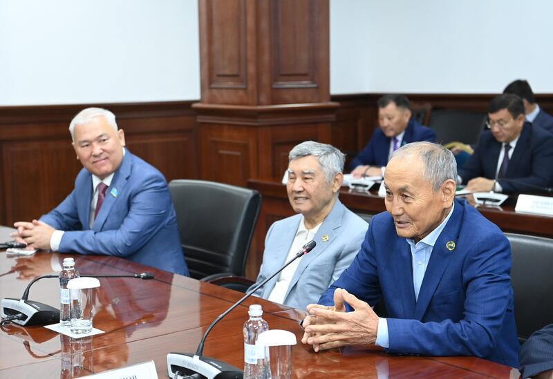 Государственному и общественному деятелю Мурату Абенову 60 лет